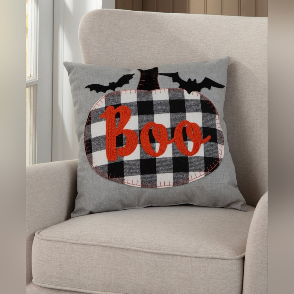 ARELEE HOME FASHION Halloween Boo Decorative Pillow, 18" x 18" NWT